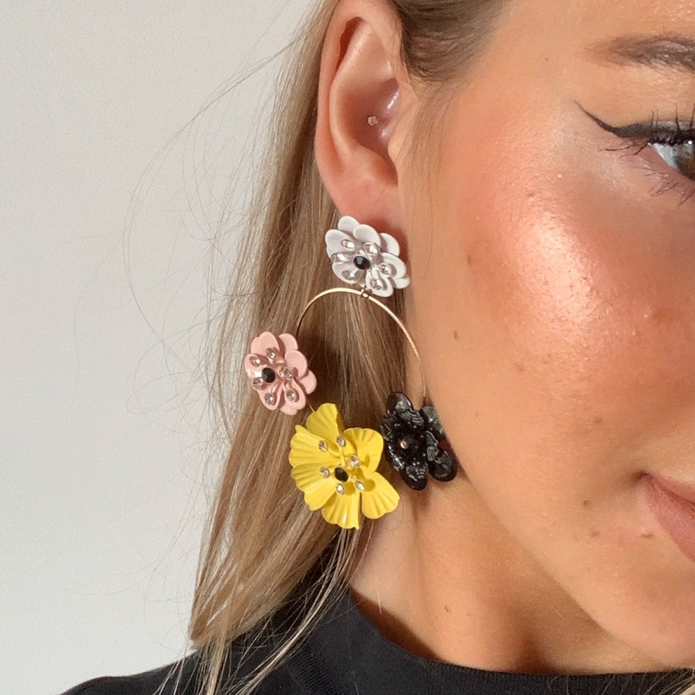 Multicolor flower metal hoop earrings